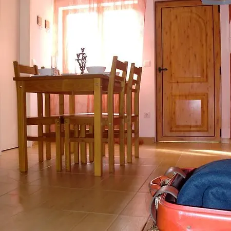 בית נופש The Yellow House וילה נובה דה גאיה