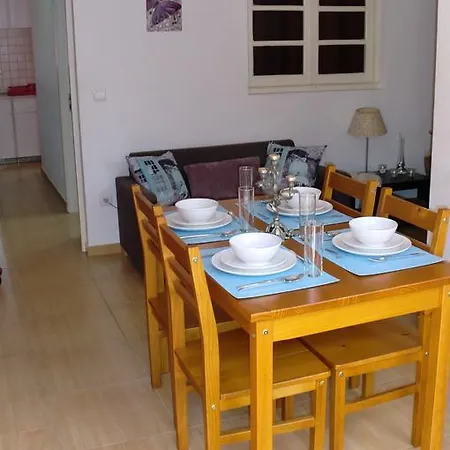 The Yellow House * וילה נובה דה גאיה