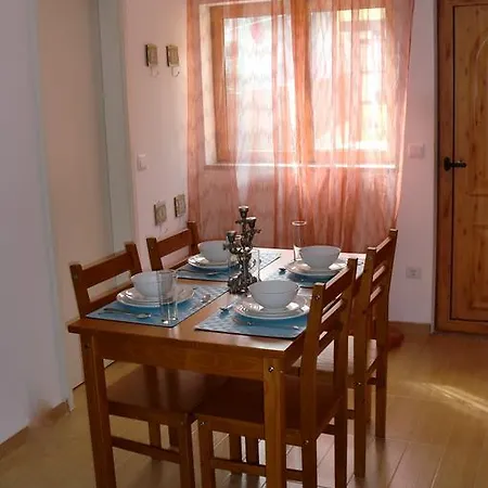 The Yellow House * וילה נובה דה גאיה