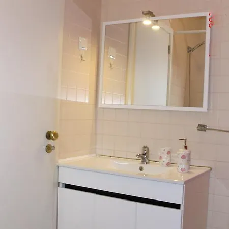 The Yellow House בית נופש